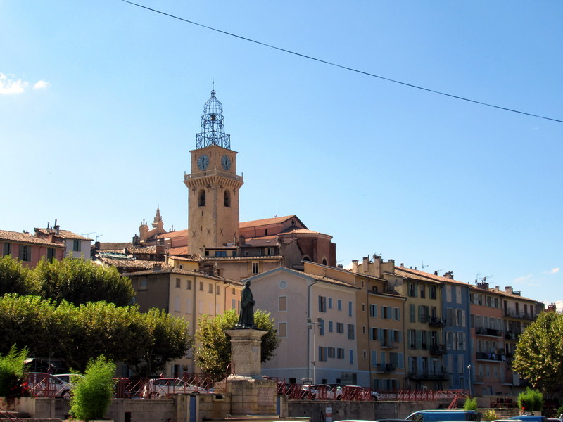 La cathédrale de Digne et son campanile en fer forgé